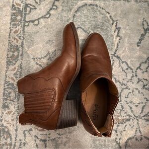 Eurosoft by Söfft Brown Leather Ankle Booties with Stacked Heel